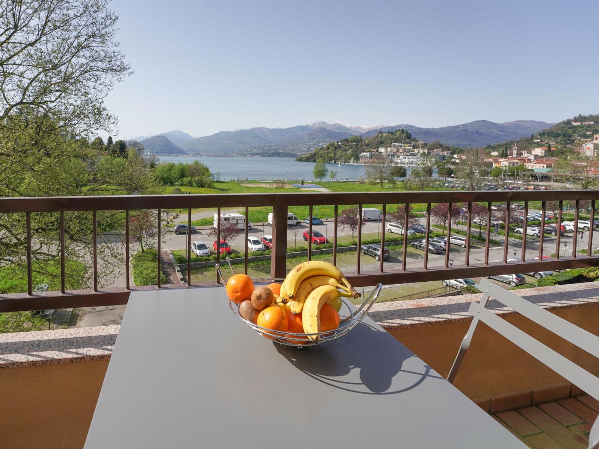 Lily Lake Maggiore Laveno Exterior photo